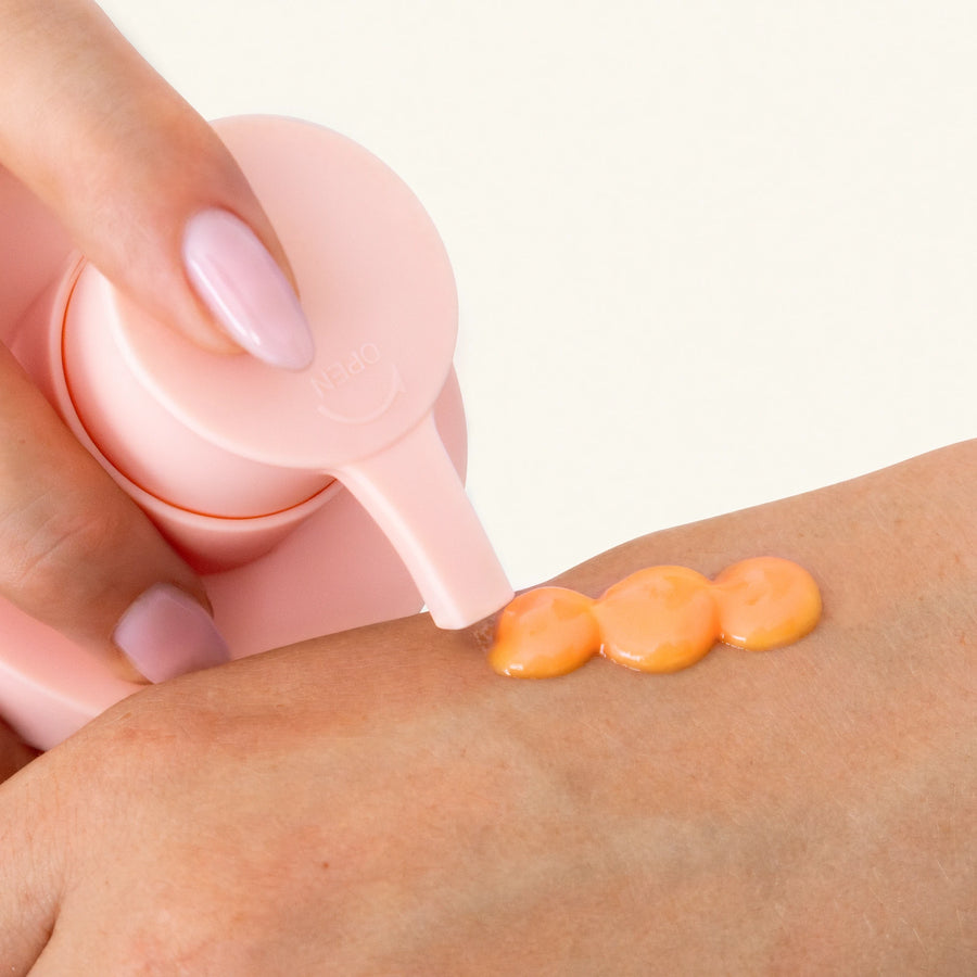 NOISS Brightening Jelly Day Cream dispensed on hand