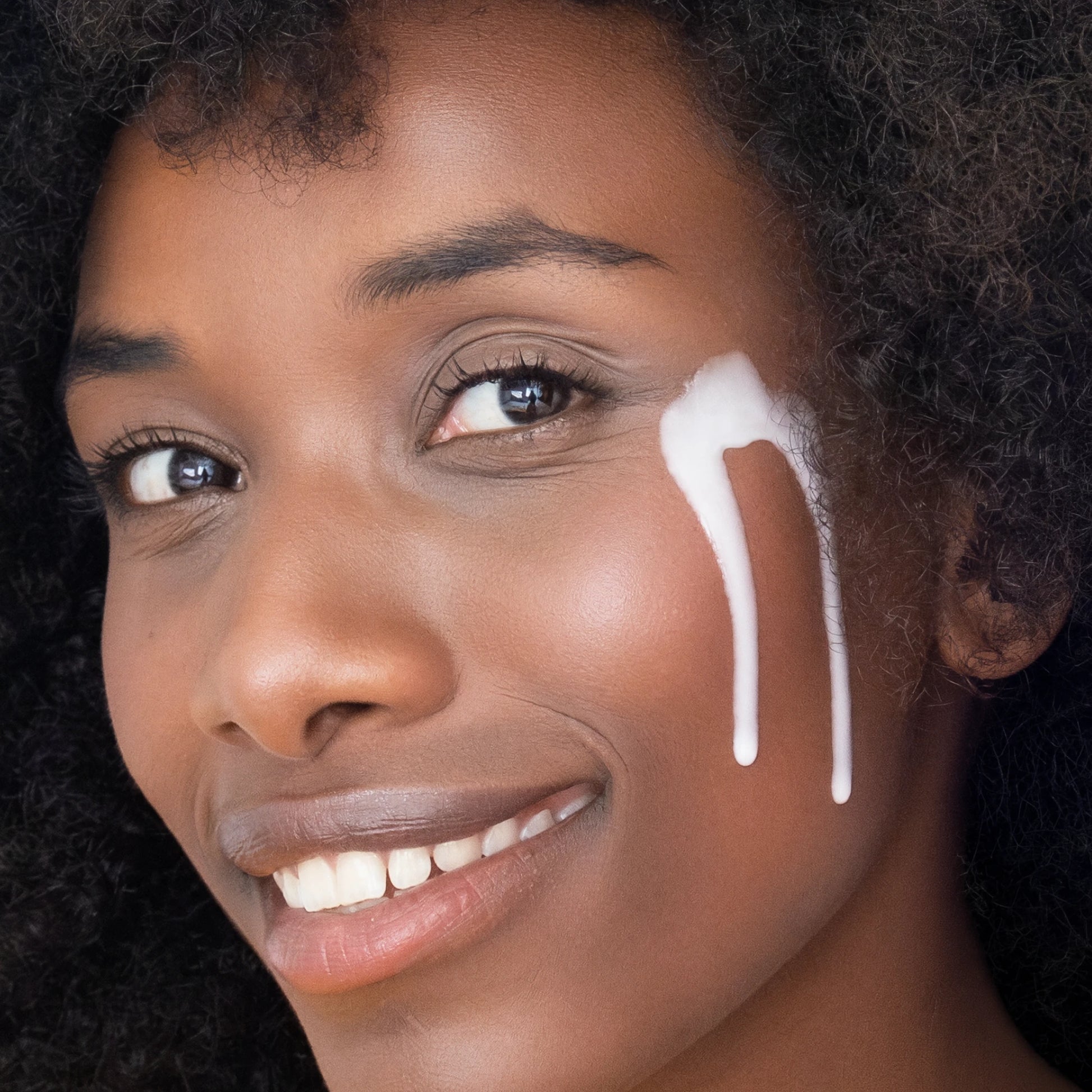 NOISS Glazing Milk Toner applied to face
